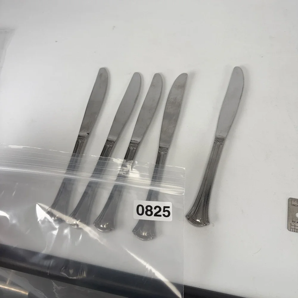 5 Wallace Resplendence Grand Ballroom ButterKnife 18/10 Stainless Steel Flaws